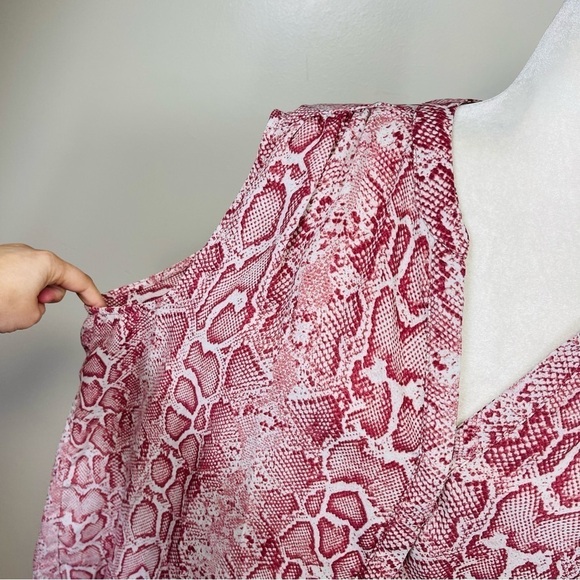 CHELSEA & THEODORE Mauve Pink & White Snake Print V-Neck Sleeveless Blouse - XXL - Picture 4 of 10